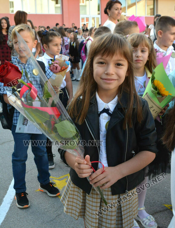 62 първокласници прекрачиха прага на „Св. Климент Охридски“