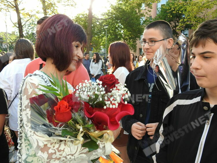 Първо в Езиковата гимназия откриха новата учебна година