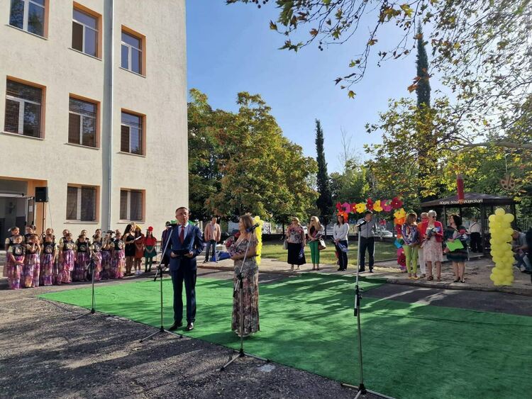 Кметът поздрави йовковци за първия учебен ден, гостува им