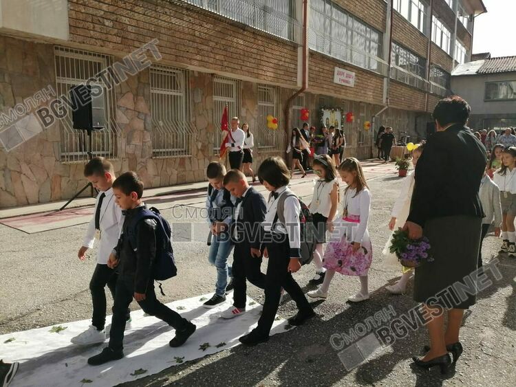 Честит първи учебен ден! /галерия/