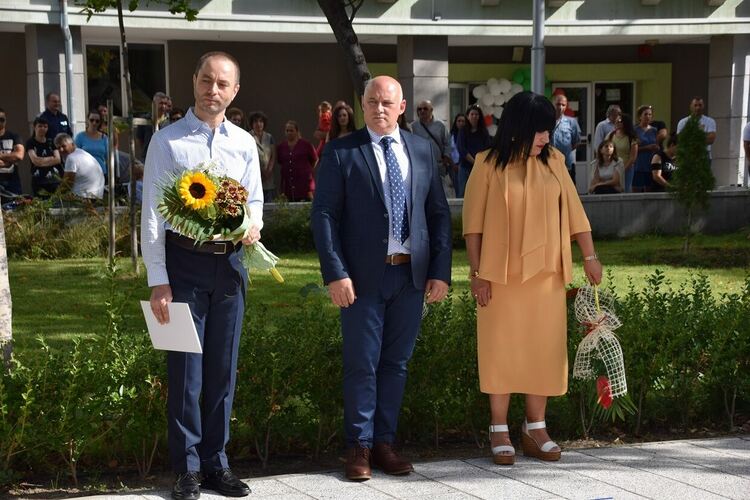 Зам.-кметовете на Асеновград - официални гости на три училища в първия учебен ден