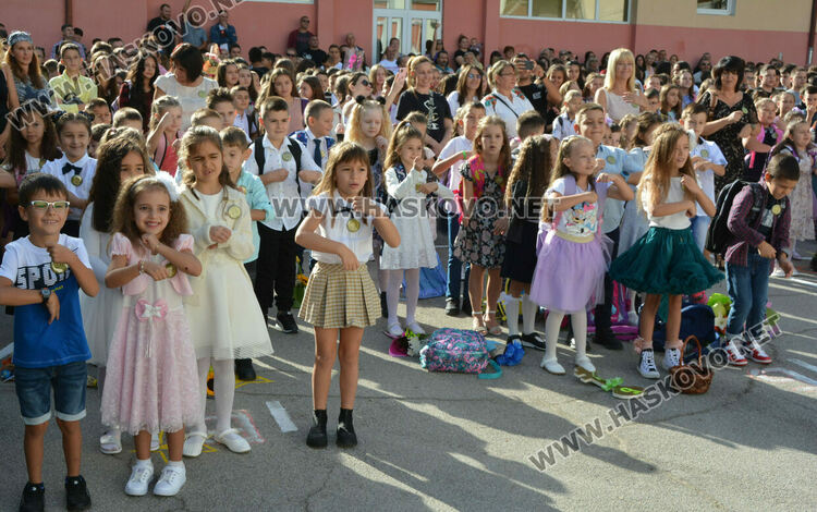 62 първокласници прекрачиха прага на „Св. Климент Охридски“