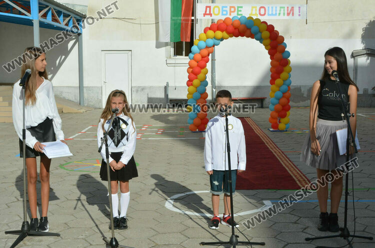 62 първокласници прекрачиха прага на „Св. Климент Охридски“