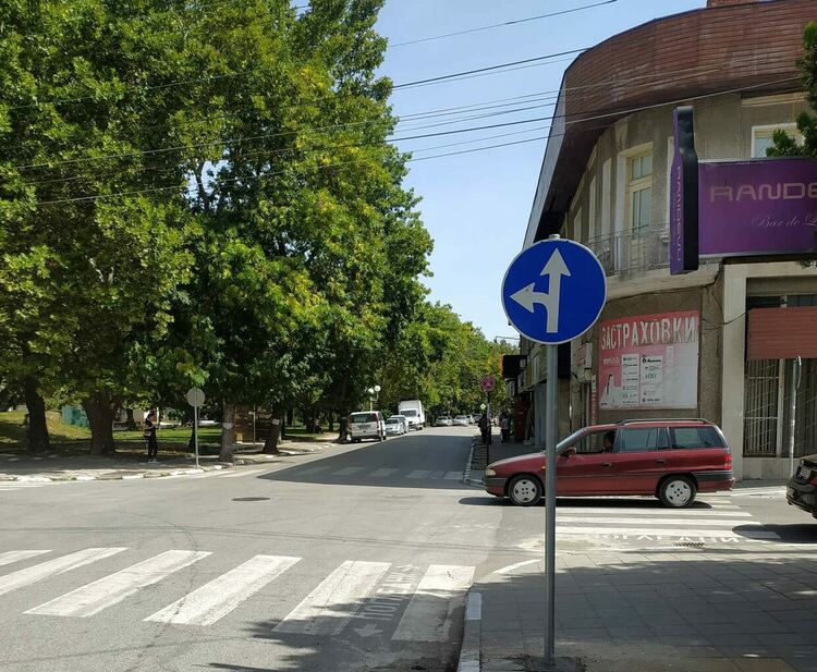 От днес има промяна в движението по уличка в центъра на Първомай