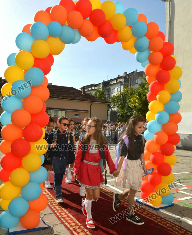 62 първокласници прекрачиха прага на „Св. Климент Охридски“