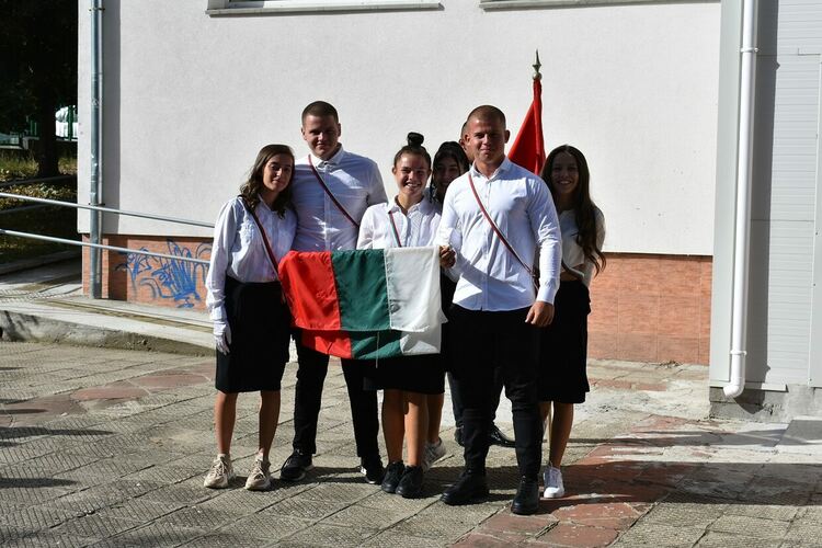 Зам.-кметовете на Асеновград - официални гости на три училища в първия учебен ден