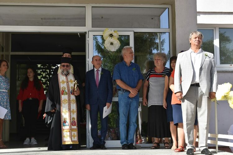 Зам.-кметовете на Асеновград - официални гости на три училища в първия учебен ден