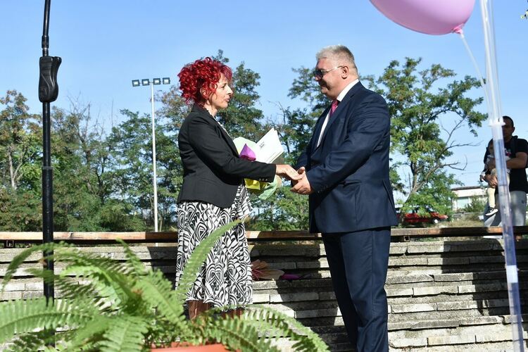 Зам.-кметовете на Асеновград - официални гости на три училища в първия учебен ден