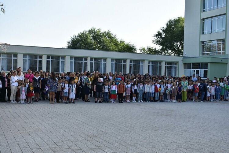 Зам.-кметовете на Асеновград - официални гости на три училища в първия учебен ден