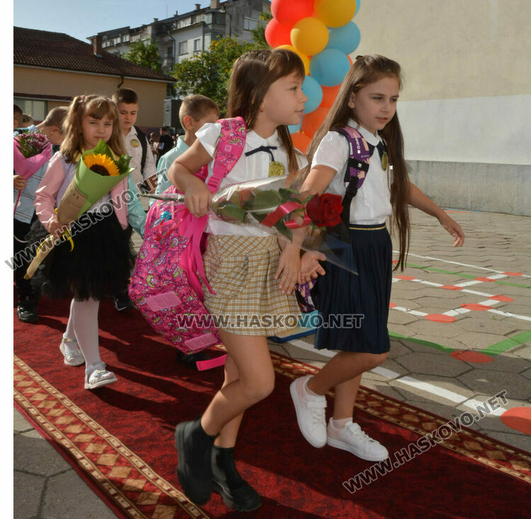 62 първокласници прекрачиха прага на „Св. Климент Охридски“