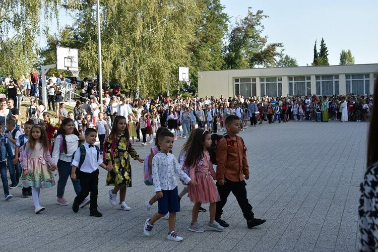 Зам.-кметовете на Асеновград - официални гости на три училища в първия учебен ден