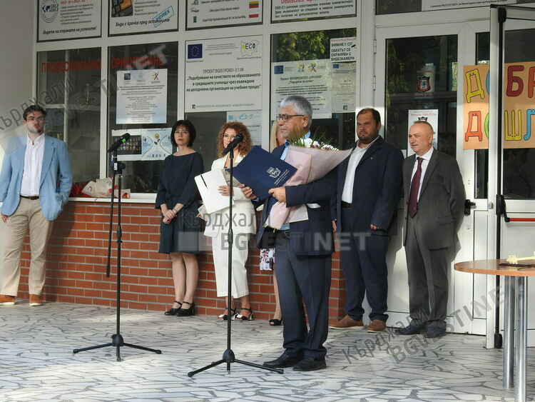 Първо в Езиковата гимназия откриха новата учебна година