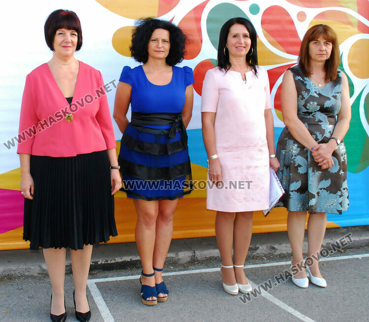 98 първокласници минаха под арка с балони в СУ „Васил Левски“