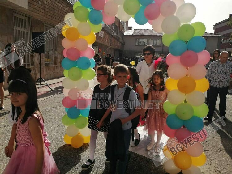 Честит първи учебен ден! /галерия/