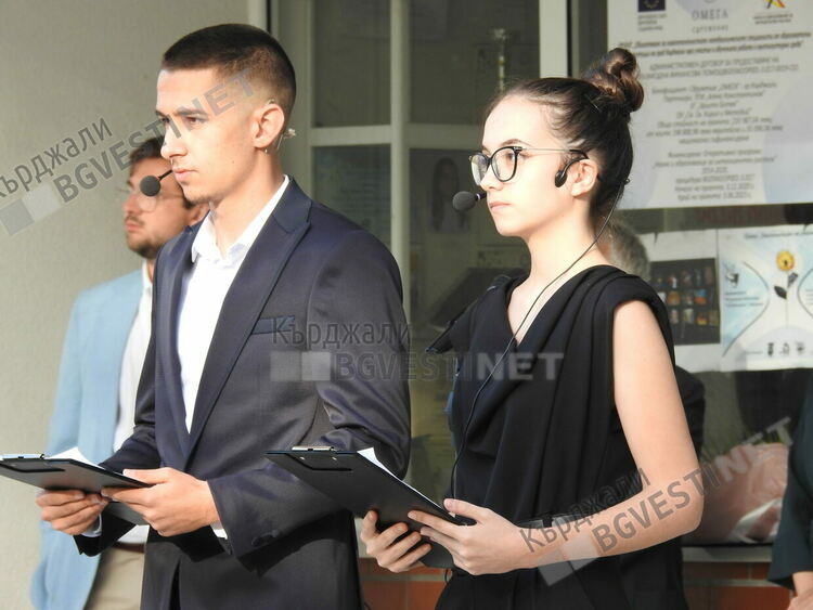 Първо в Езиковата гимназия откриха новата учебна година