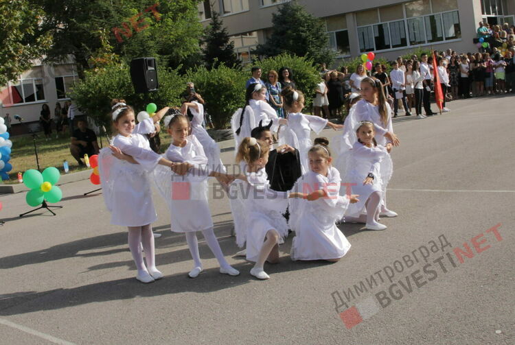 Първият звънец би и в най-многобройното училище в Димитровград