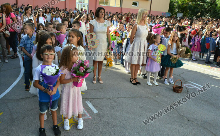 62 първокласници прекрачиха прага на „Св. Климент Охридски“