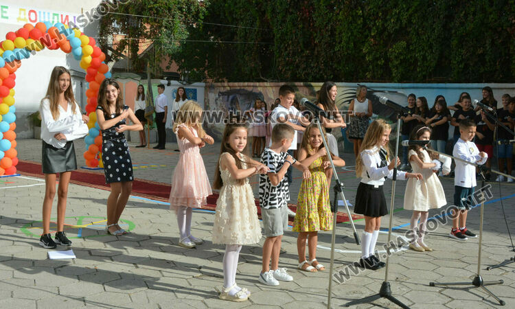 62 първокласници прекрачиха прага на „Св. Климент Охридски“