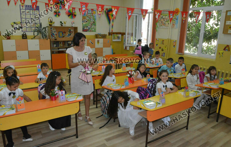 62 първокласници прекрачиха прага на „Св. Климент Охридски“