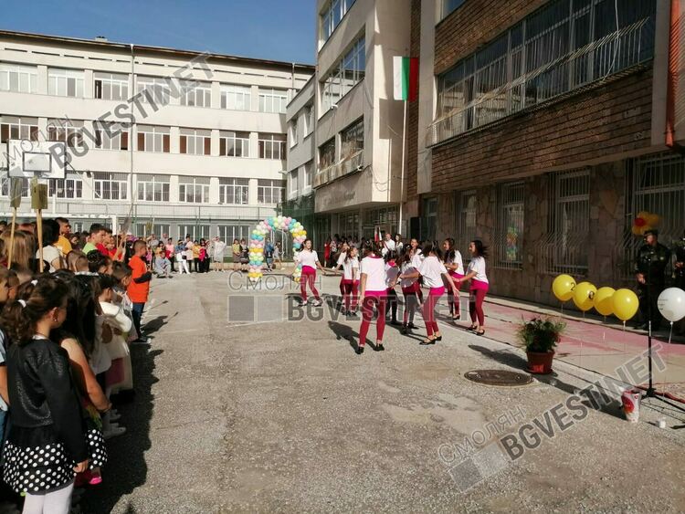 Честит първи учебен ден! /галерия/