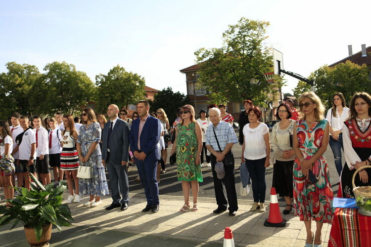 Кметът на Свиленград откри учебната година в 100-годишното училище „Д-р Петър Берон”