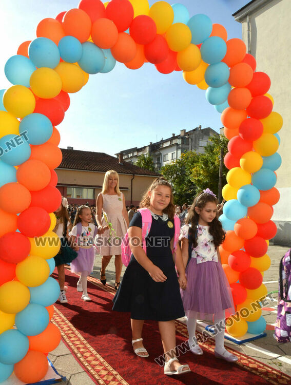 62 първокласници прекрачиха прага на „Св. Климент Охридски“