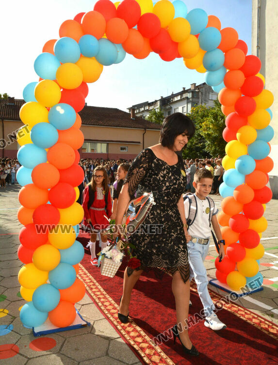 62 първокласници прекрачиха прага на „Св. Климент Охридски“