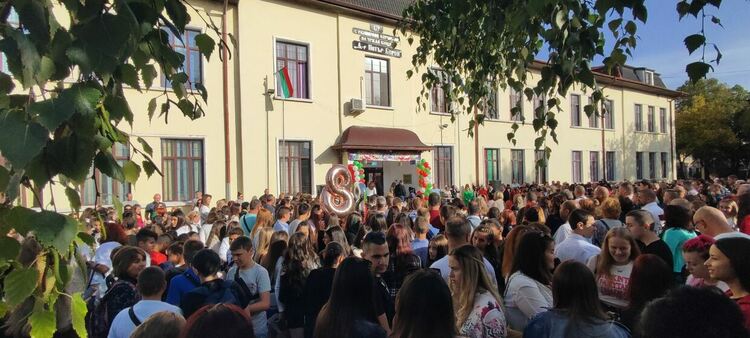 Кметът на община Перник Станислав Владимиров откри новата учебна година в СУРИЧЕ „Д-р Петър Берон“