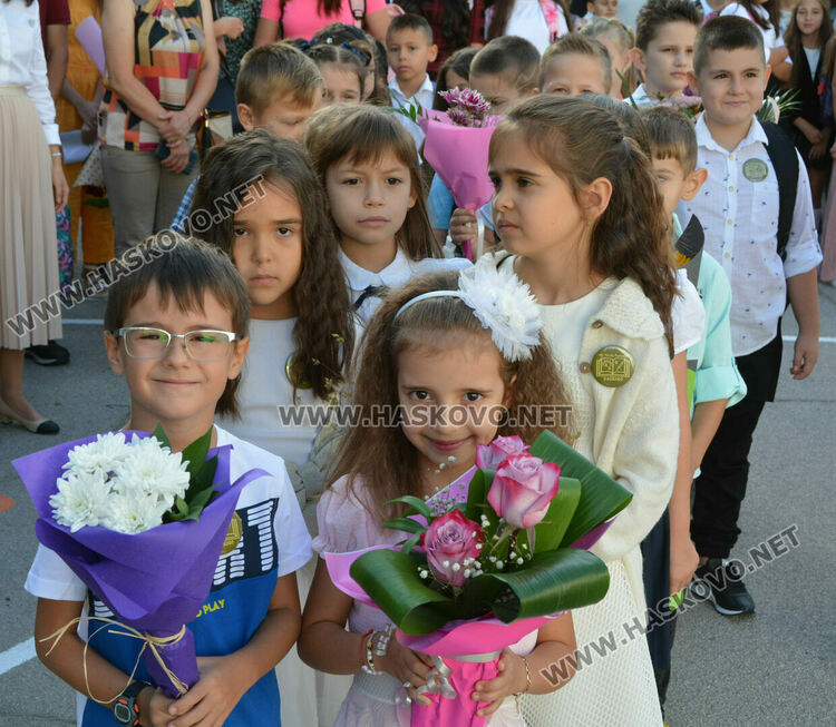 62 първокласници прекрачиха прага на „Св. Климент Охридски“