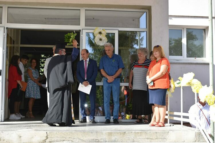 Зам.-кметовете на Асеновград - официални гости на три училища в първия учебен ден