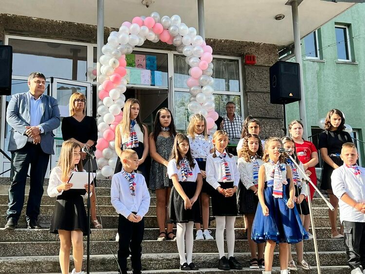 Кметът на община Перник Станислав Владимиров откри новата учебна година в СУРИЧЕ „Д-р Петър Берон“