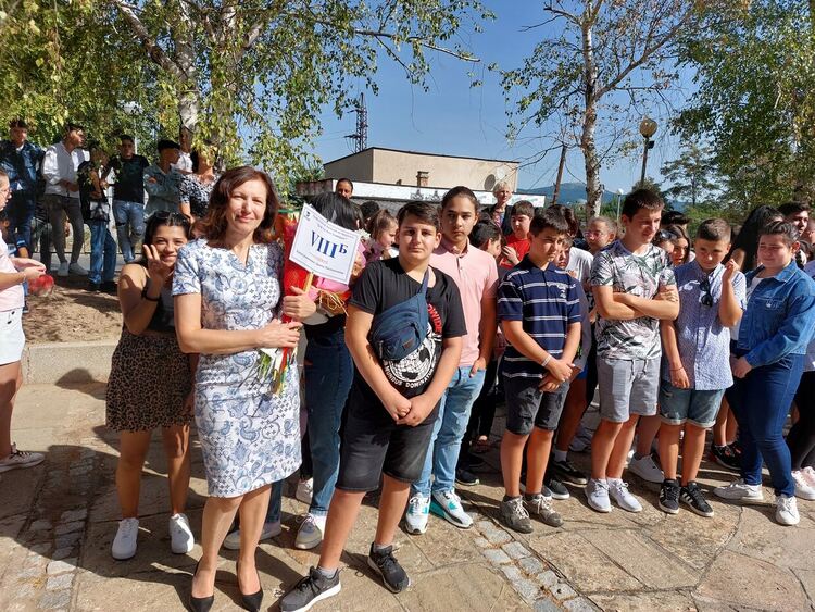 Отново заедно в училищния двор