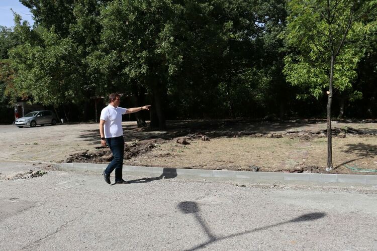 Започна ремонтът на настилките на пешеходната алея в „Кенана“