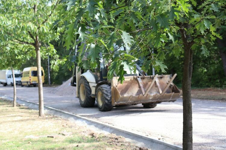 Започна ремонтът на настилките на пешеходната алея в „Кенана“