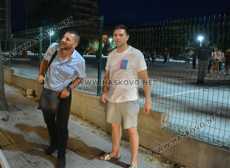 Горя постройка в бившия тютюнев склад в Хасково