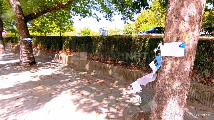 Започна плакатната война в Кърджали, първите агитационни материали вече са скъсани