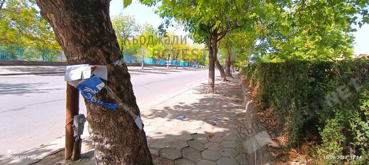 Започна плакатната война в Кърджали, първите агитационни материали вече са скъсани