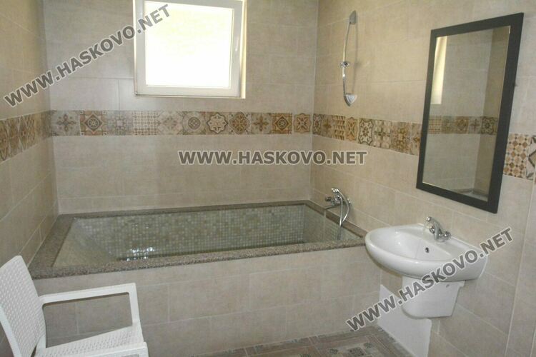 Откриха обновената обществена баня в Минерални бани