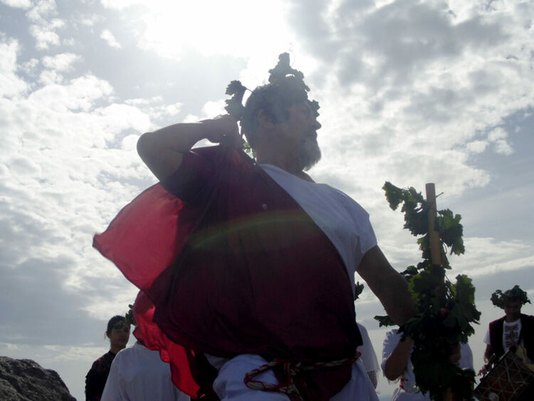 Възстановиха древен ритуал за произвеждане на вино