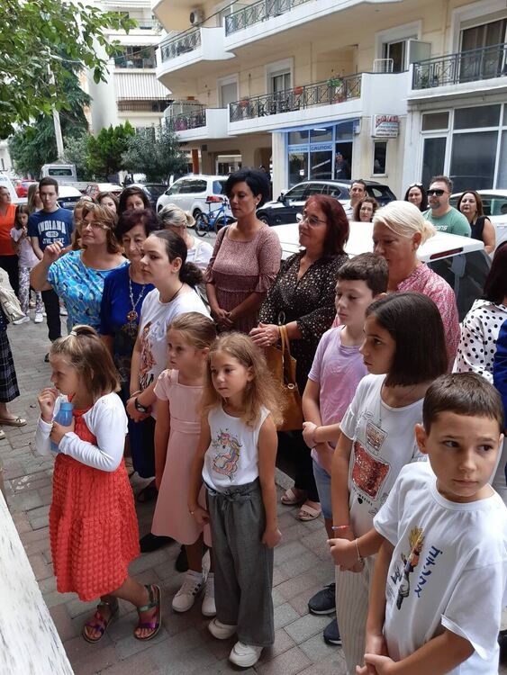 Деца от българското училище в Комотини получиха раници от Община Хасково