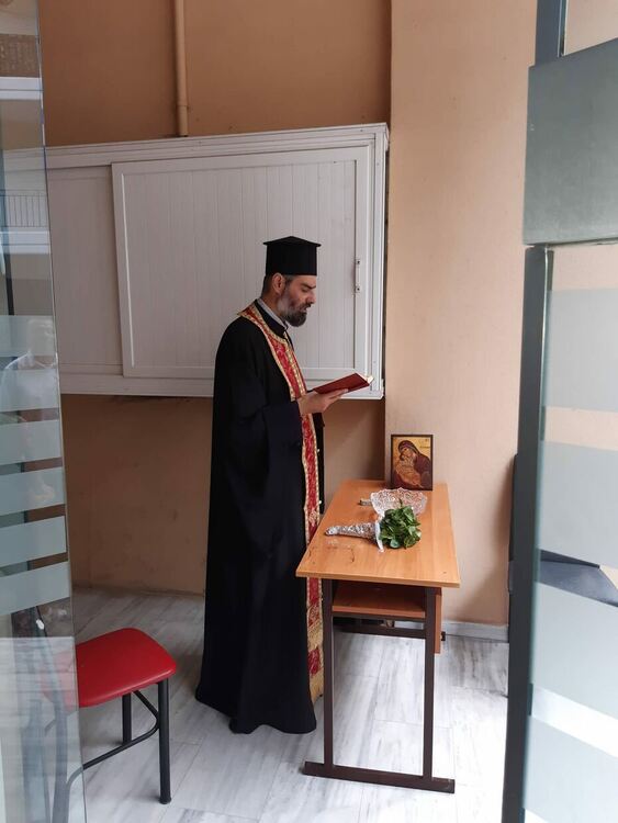 Деца от българското училище в Комотини получиха раници от Община Хасково