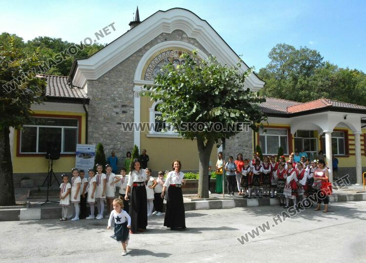 Откриха обновената обществена баня в Минерални бани