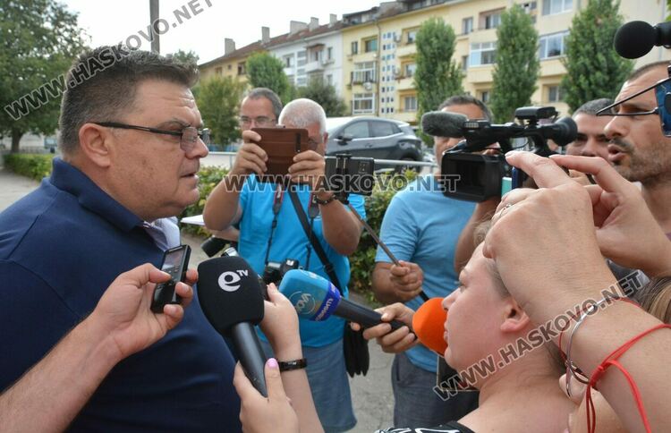 Задържаха клошари за пожарите в двете къщи и тютюневия склад в Хасково