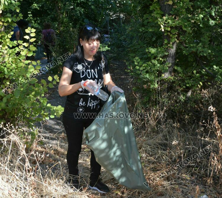 Хасковлии чистиха отпадъци на „Ямача“