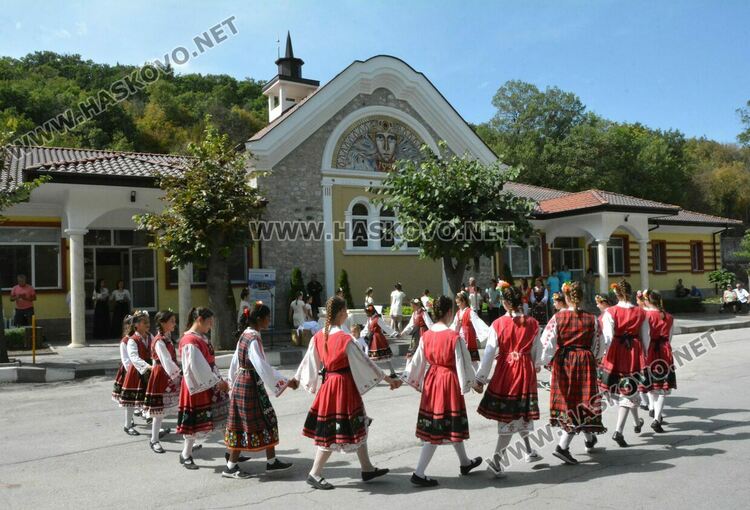 Откриха обновената обществена баня в Минерални бани