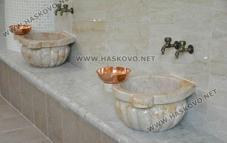 Откриха обновената обществена баня в Минерални бани