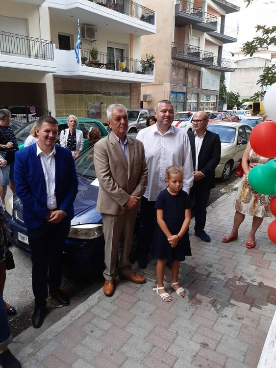 Деца от българското училище в Комотини получиха раници от Община Хасково