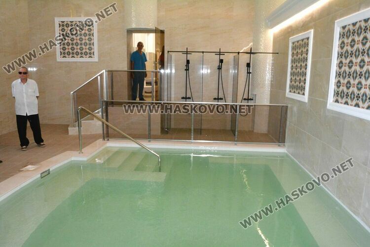 Откриха обновената обществена баня в Минерални бани