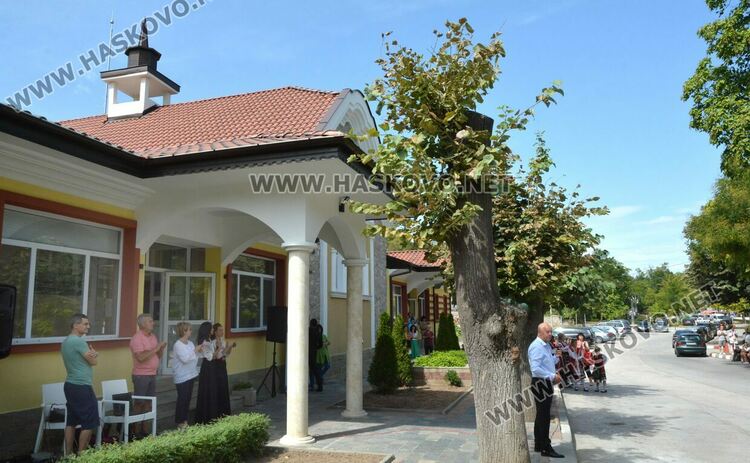 Откриха обновената обществена баня в Минерални бани