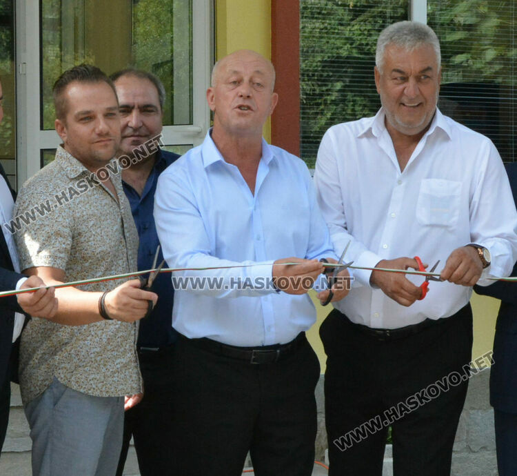 Откриха обновената обществена баня в Минерални бани